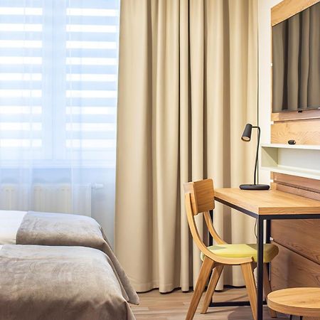 Novy Hotel Zielona Góra Extérieur photo
