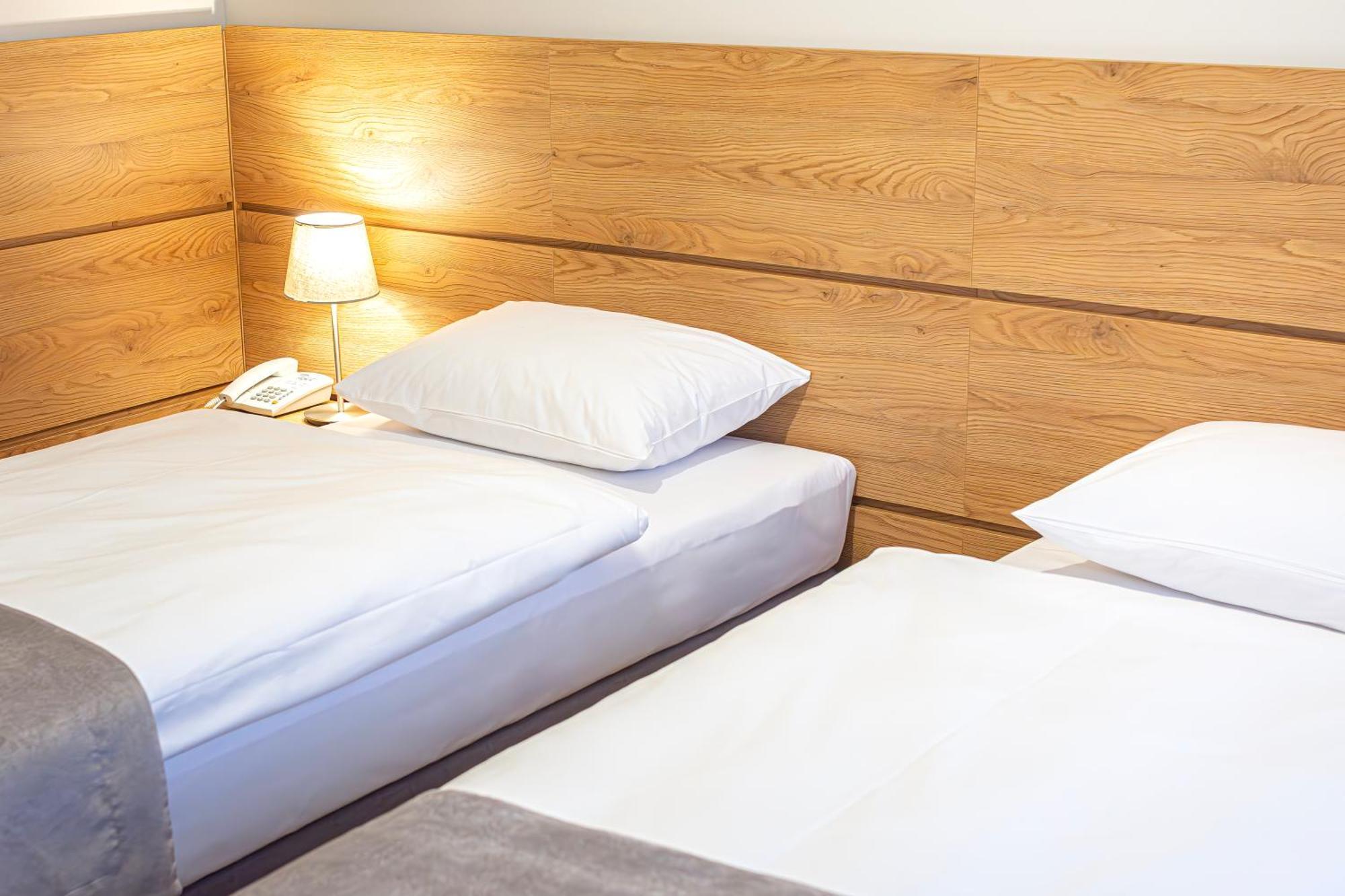 Novy Hotel Zielona Góra Extérieur photo