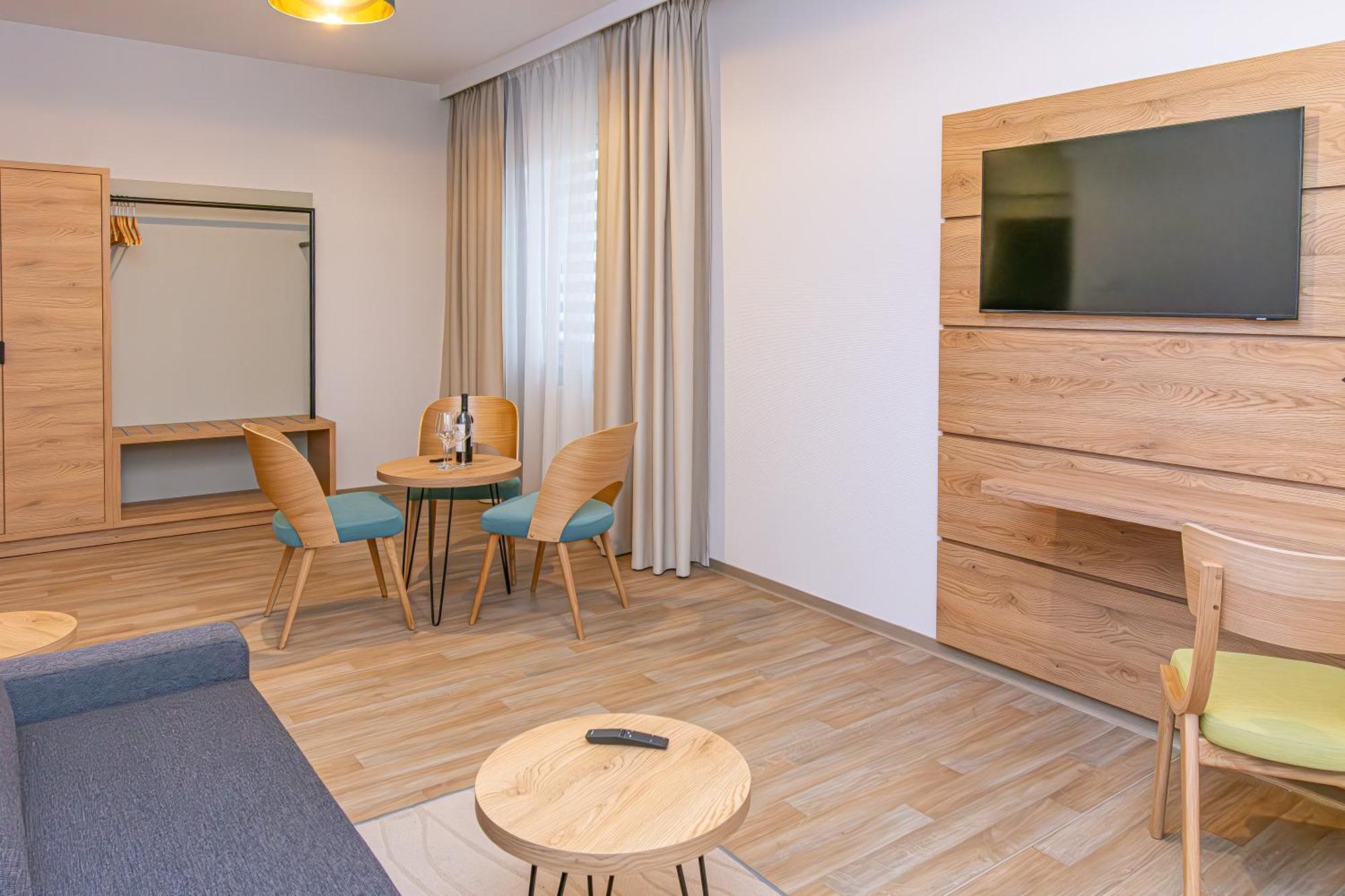 Novy Hotel Zielona Góra Extérieur photo