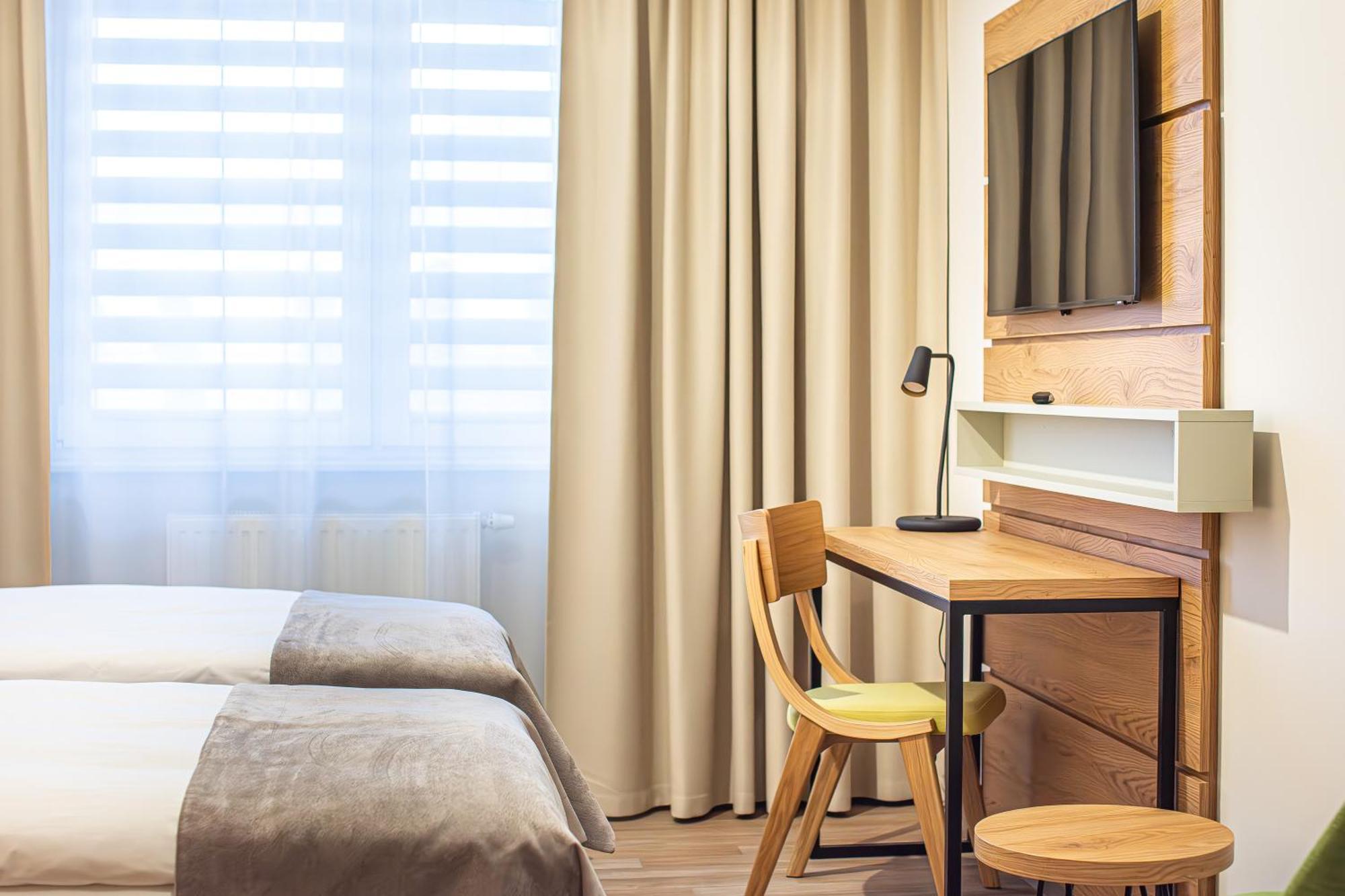 Novy Hotel Zielona Góra Extérieur photo