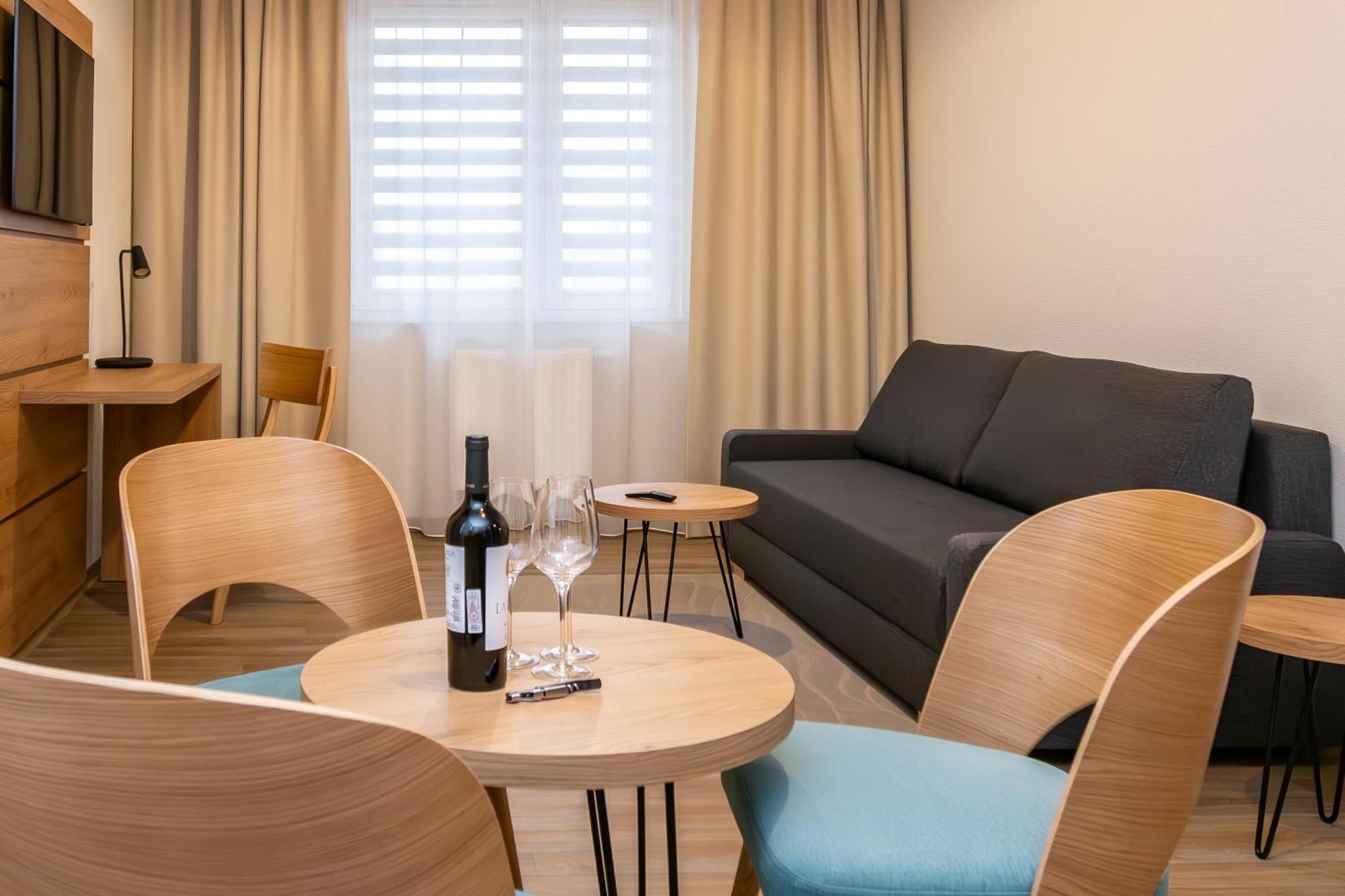 Novy Hotel Zielona Góra Extérieur photo