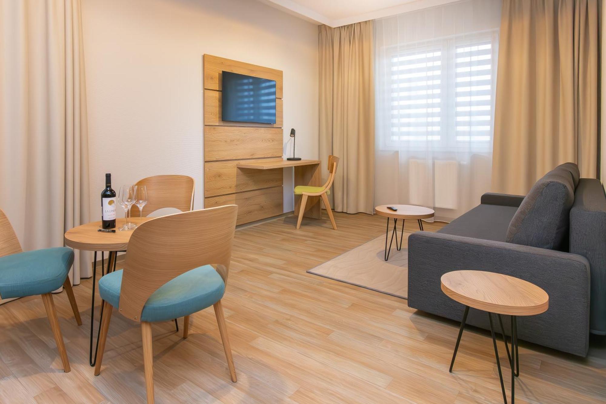Novy Hotel Zielona Góra Extérieur photo