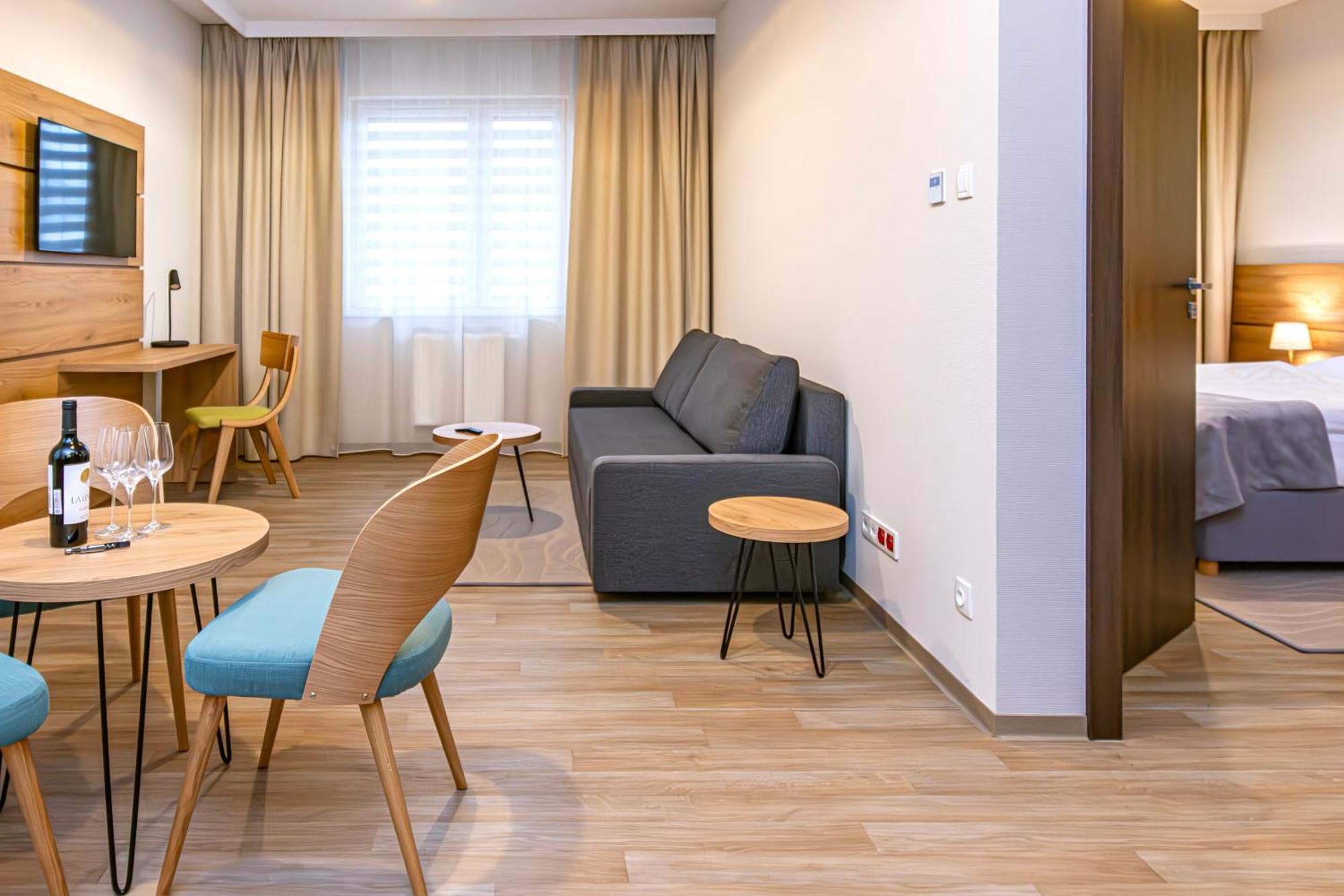 Novy Hotel Zielona Góra Extérieur photo