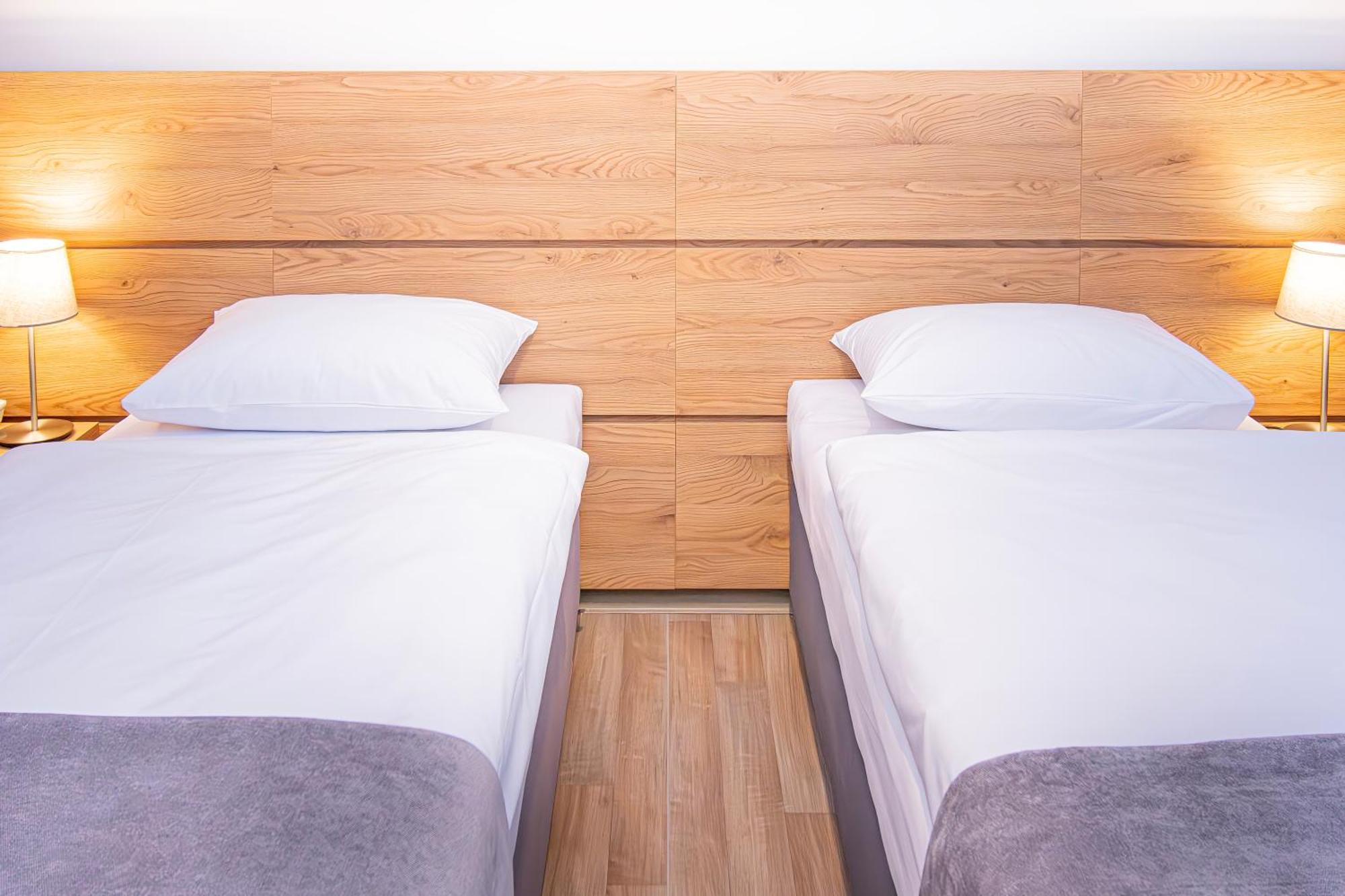 Novy Hotel Zielona Góra Extérieur photo
