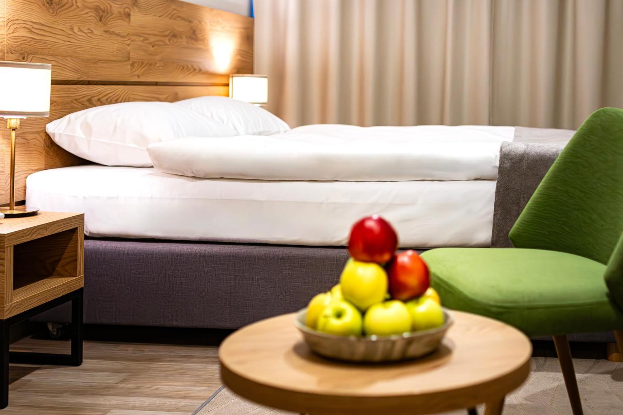 Novy Hotel Zielona Góra Extérieur photo