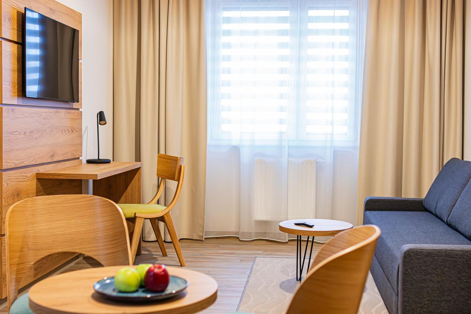 Novy Hotel Zielona Góra Extérieur photo