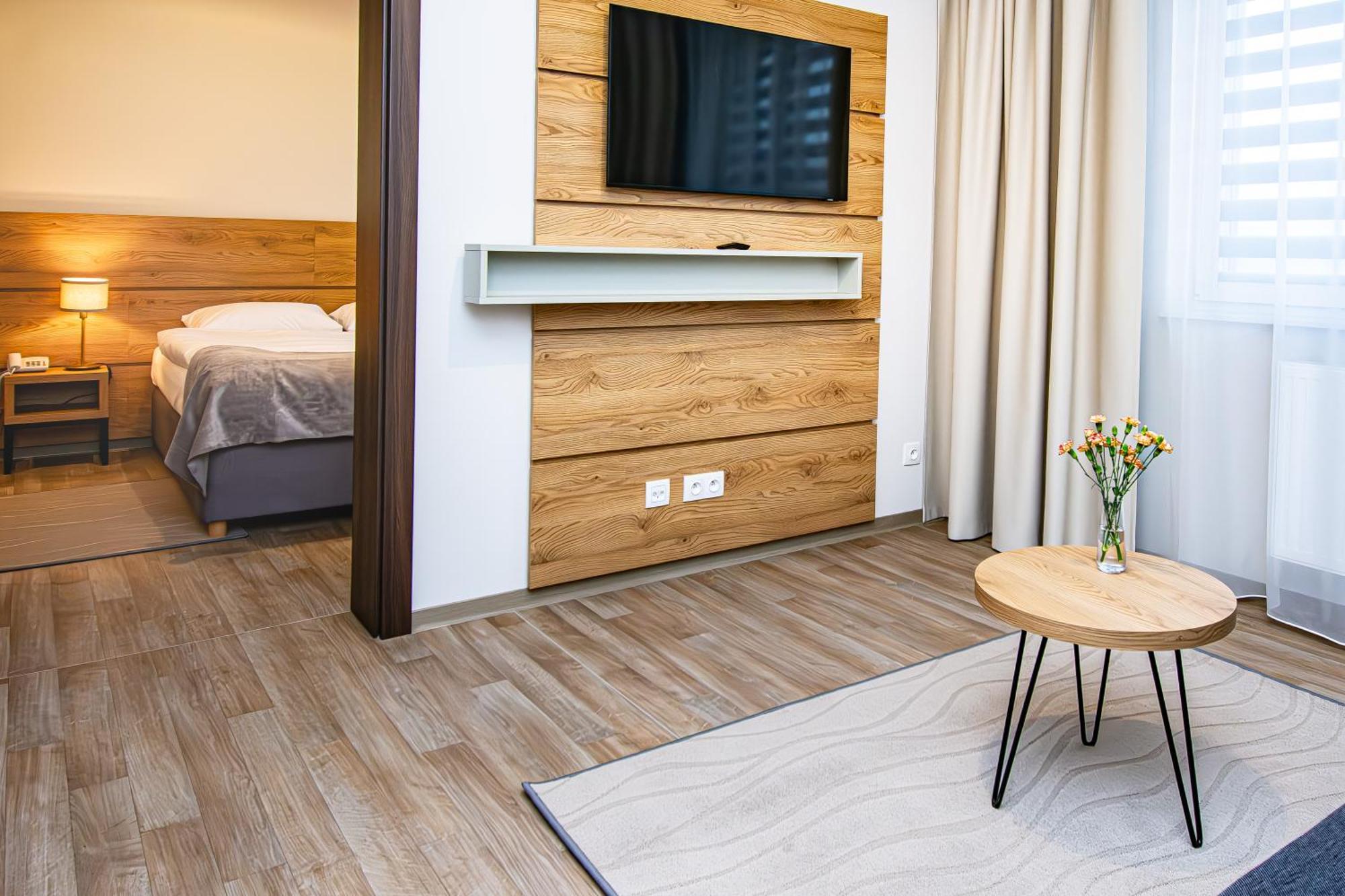 Novy Hotel Zielona Góra Extérieur photo