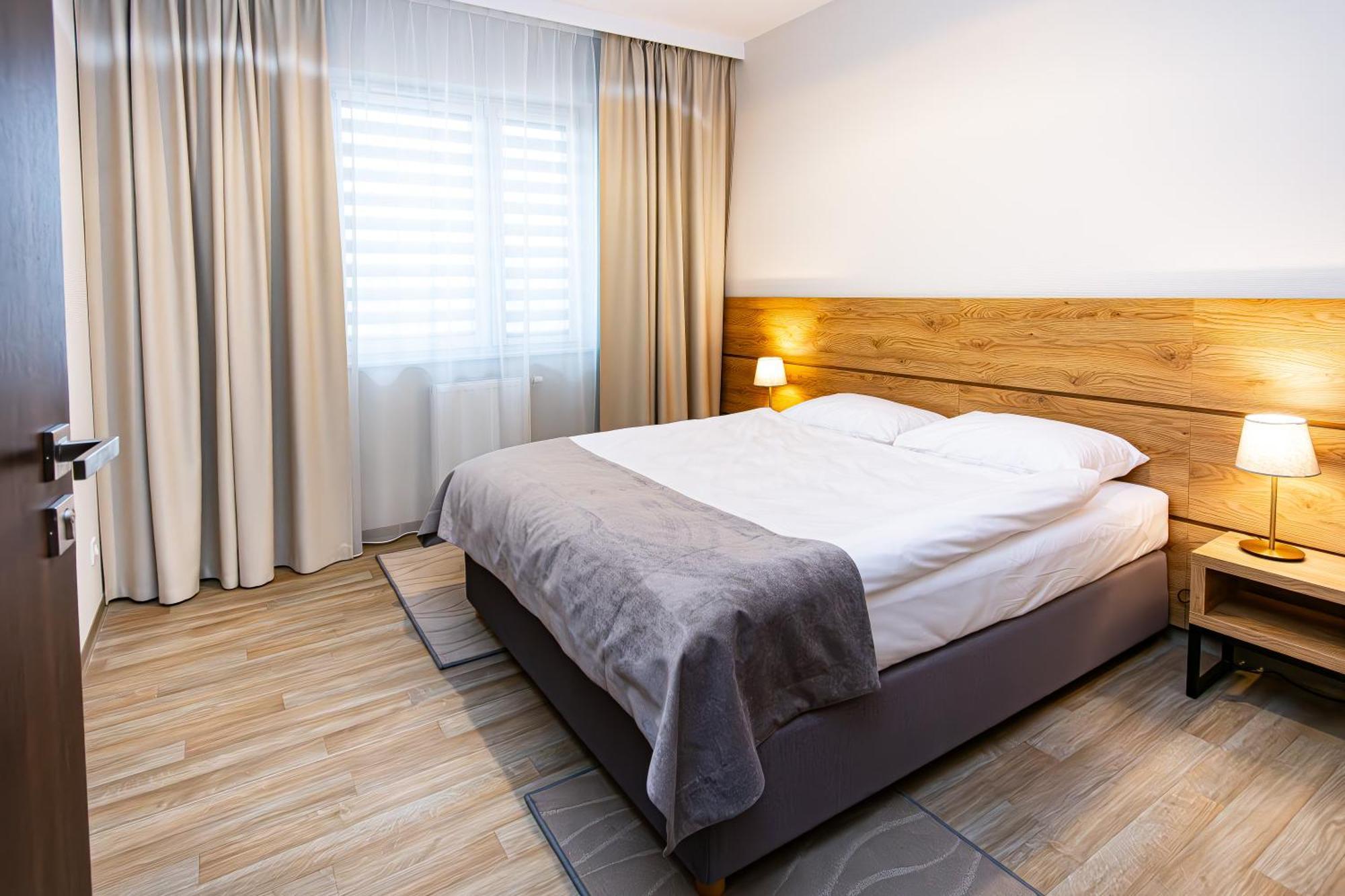 Novy Hotel Zielona Góra Extérieur photo