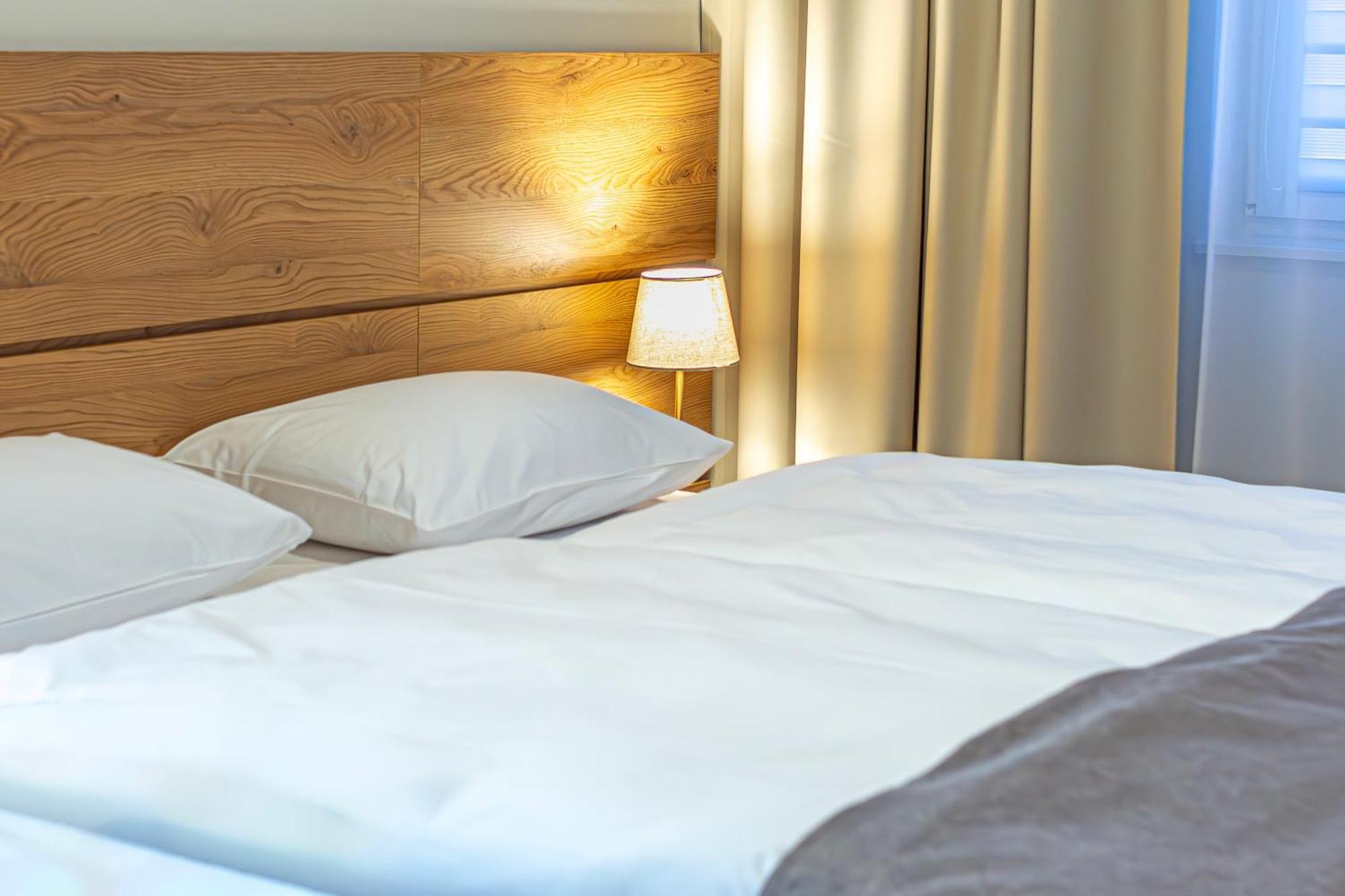 Novy Hotel Zielona Góra Extérieur photo