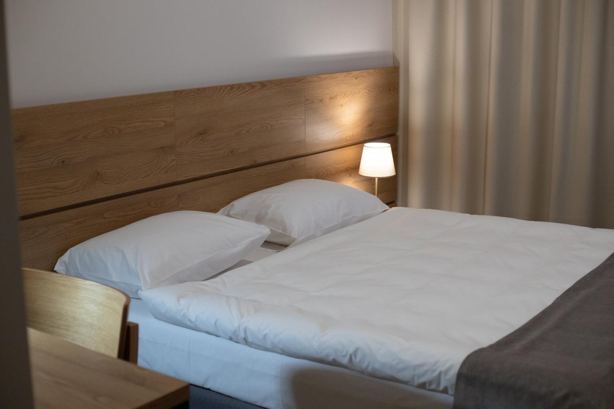 Novy Hotel Zielona Góra Extérieur photo